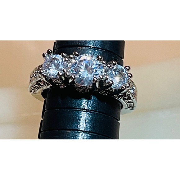 ♥️Classic 3-Stone 925 Sterling Silver Vintage Style Anniversary Ring! - Picture 4 of 16